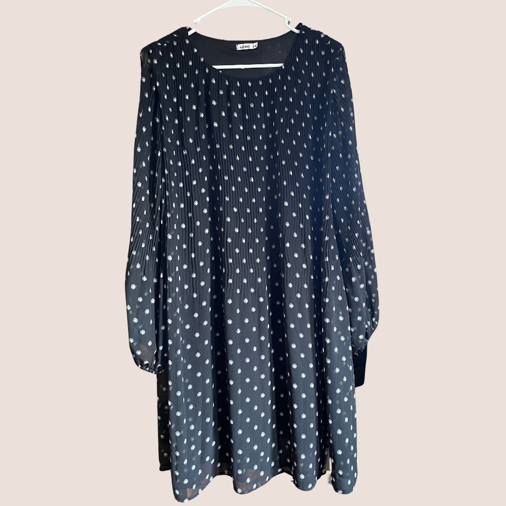 Knee length dress black and white pleated dress